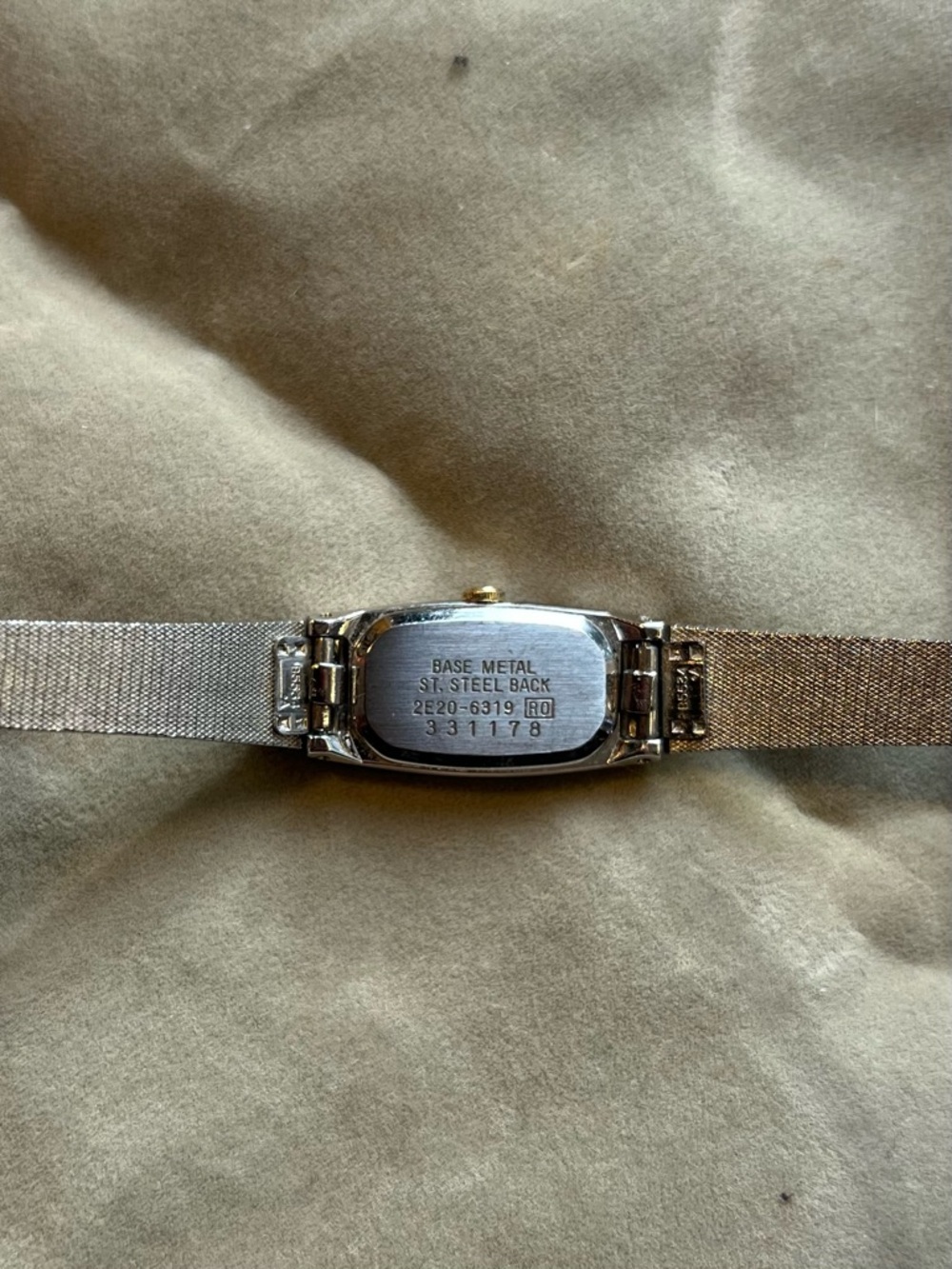 Seiko Quartz Gold Silver Two-Tone Bracelet Watch Vintage Slim Rectangular Japan - Picture 5 of 8